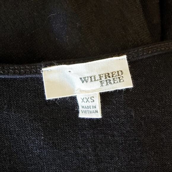 Aritizia Wilfred Free Flowy V-Neck Top - Picture 3 of 4